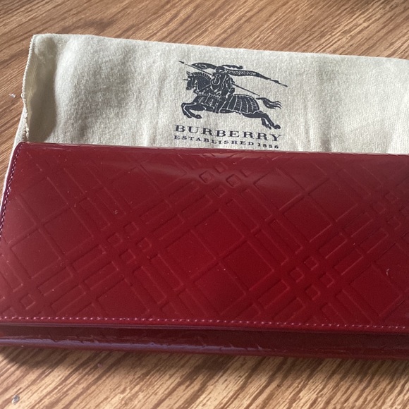 Gorgeous red Burberry long wallet with dust bag very good condition - Picture 1 of 13